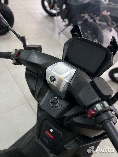 Скутер Voge SR3