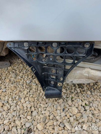 Крепления заднего бампер левый бмв е60