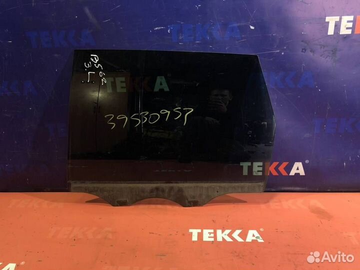 Стекло двери заднее левое Фольксваген Туарег toua