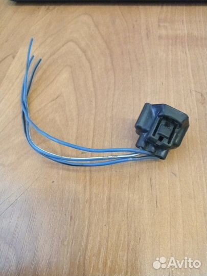 Разъем на моторчик омывателя Toyota Carina E