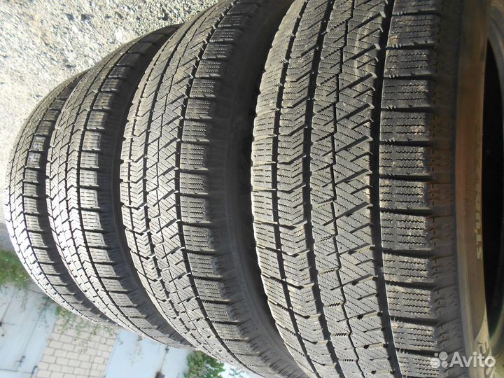 Bridgestone Blizzak VRX2 215/60 R17