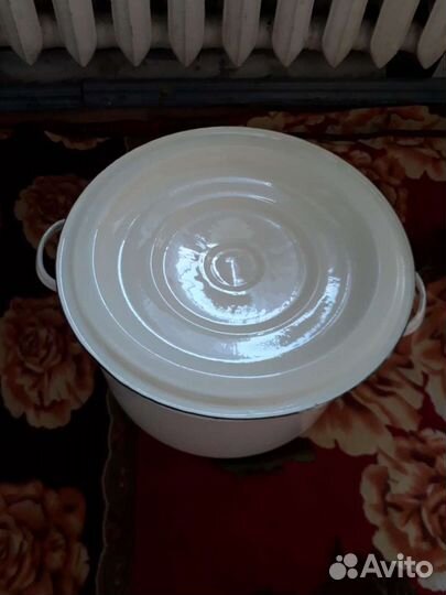 Большая эмалированная кастрюля(для дома,мероприяти