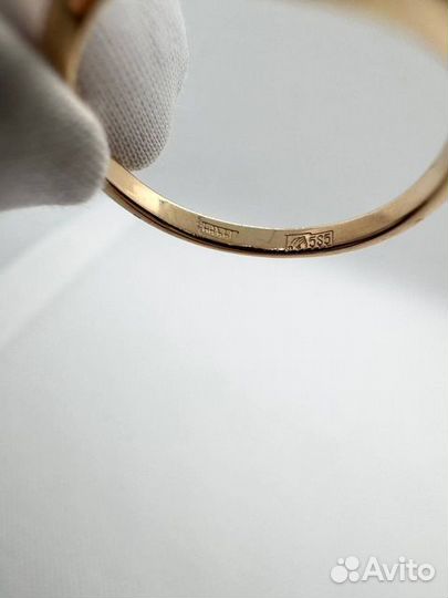 Золотое кольцо с камнем 17р