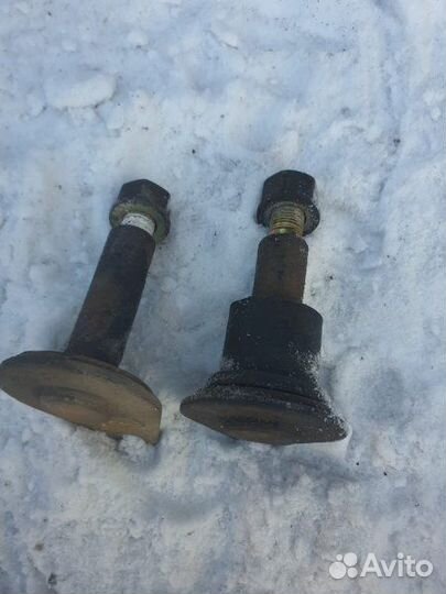 Палец рессоры передний Isuzu Elf NHR69E 4JG2 1997