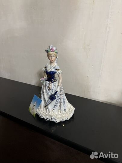 Статуэтка фарфор