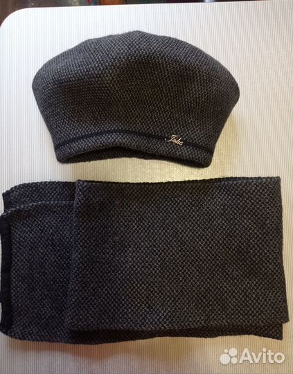 Шапка женская, берет, шарф - 4 штуки