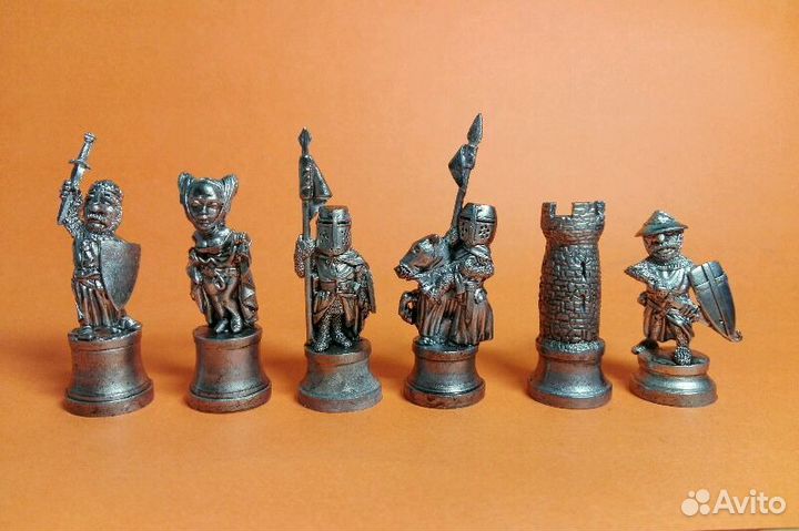 Оловянные шахматы битва Восток vs Рыцари