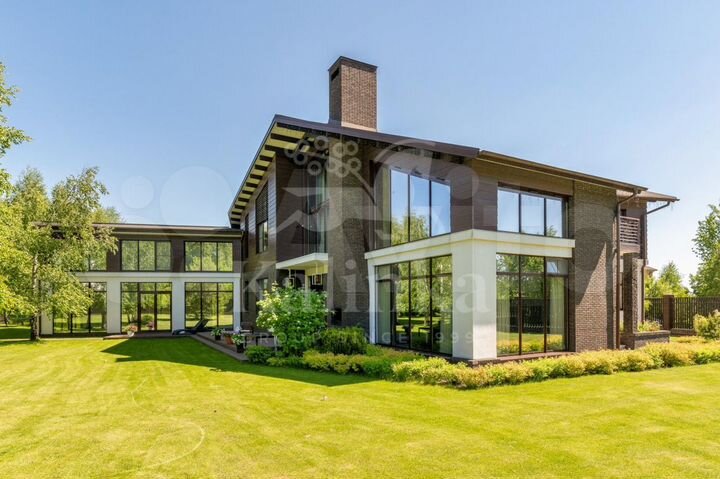 Дом 535 м² на участке 19 сот.