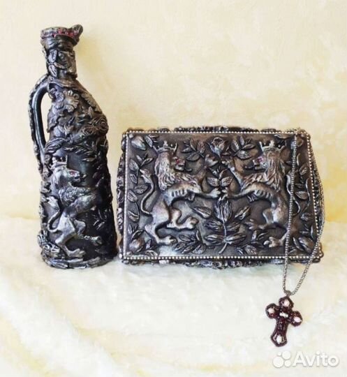 Графин львы и розы