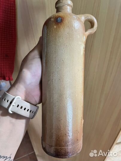 Глиняная бутылка с клеймом