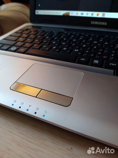 Samsung /2,3 MHz/4Gb/SSD