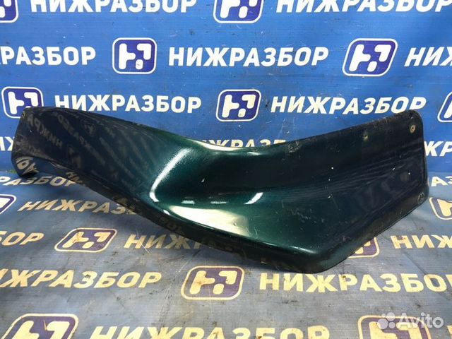 Накладка бампера передняя правая Mitsubishi Pajero