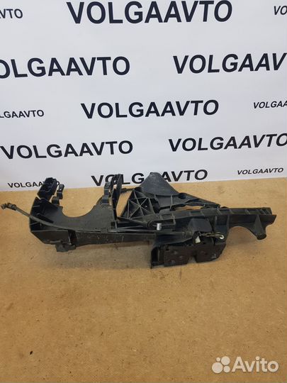 Замок передней правой двери Volvo S40 2004 -07