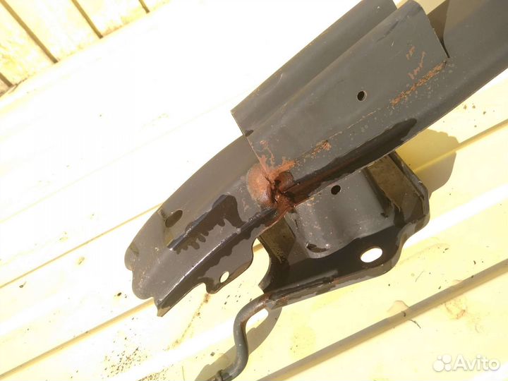 Усилитель бампера BMW E81 E87