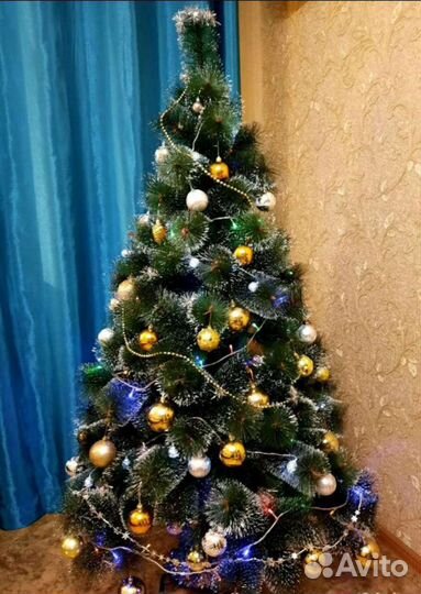 Ёлка искусственная пушистая зелёная С шишками