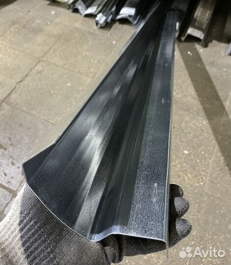 Порог правый Toyota Auris E150, Blade 2006-2012 (0