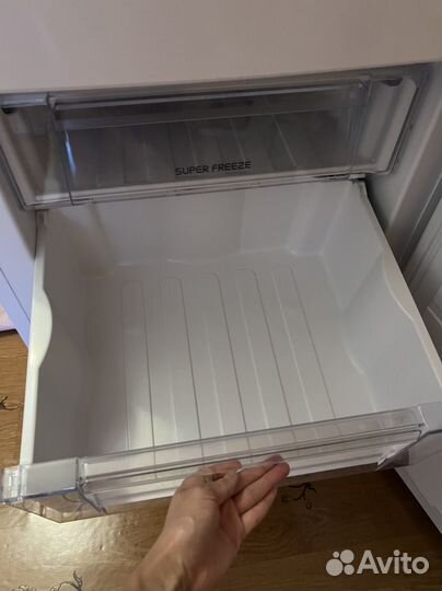 Холодильник Leran CBF167 W