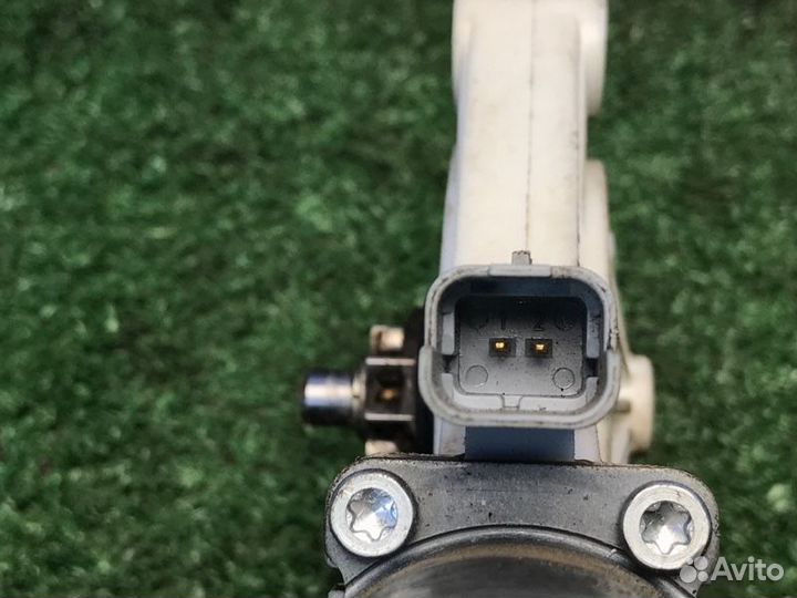 Моторчик стеклоподъемника задний правый Kia