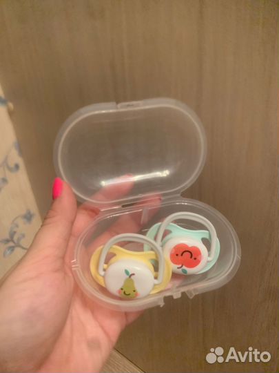 Пустышка avent 0-6 месяцев б/у в контейнере