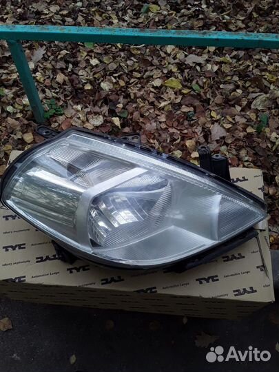 Фара на Nissan Tiida правая