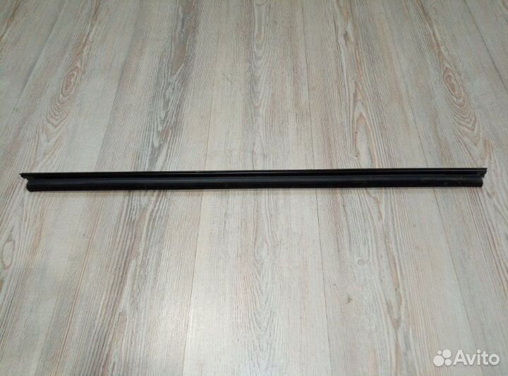 Бархотка уплотнитель стекла двери перед renault sandero 2 stepway Прав