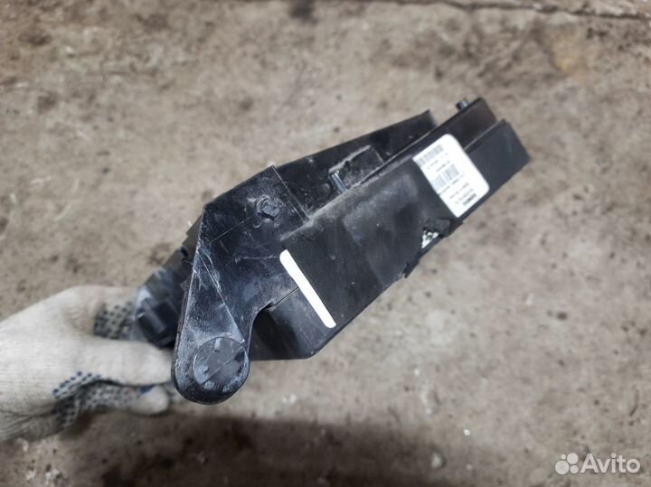 Блок предохранителей Фольксваген Шаран