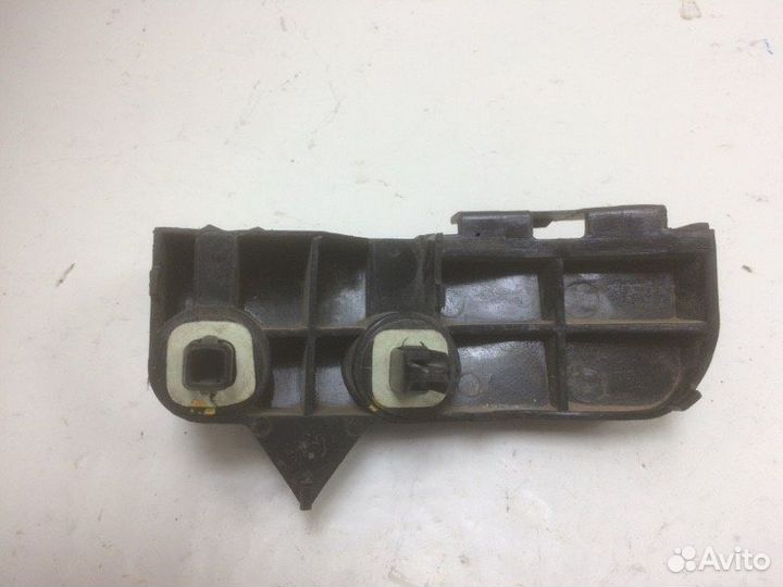 Кронштейн бампера задний левый Toyota Auris