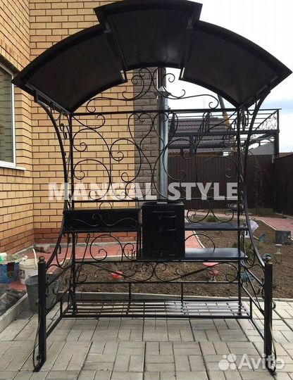 Мангал с крышей