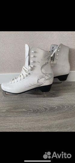 Коньки фигурные женские 41 размера