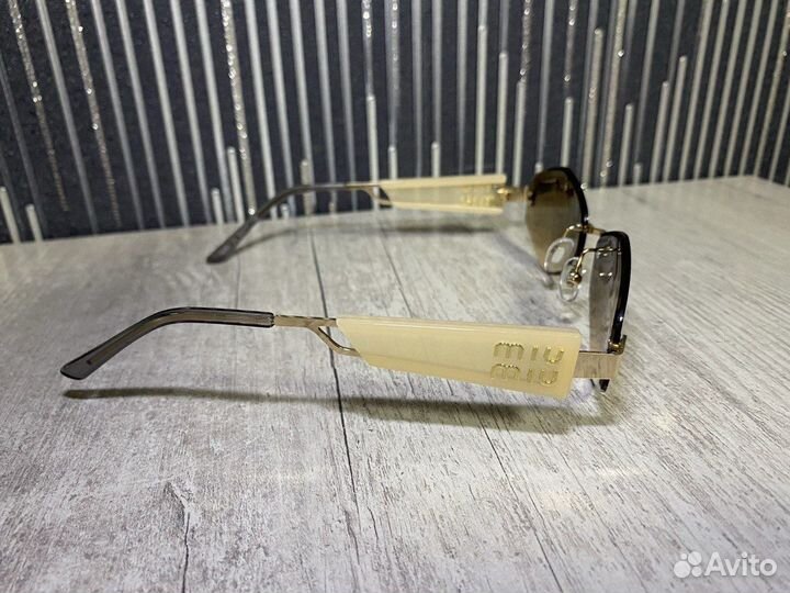 Солнцезащитные очки женские Miu Miu