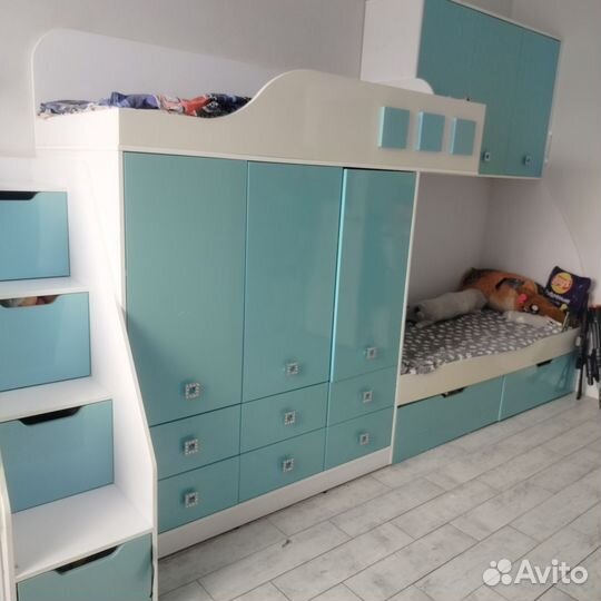 Кровать двухьярусная со шкафами