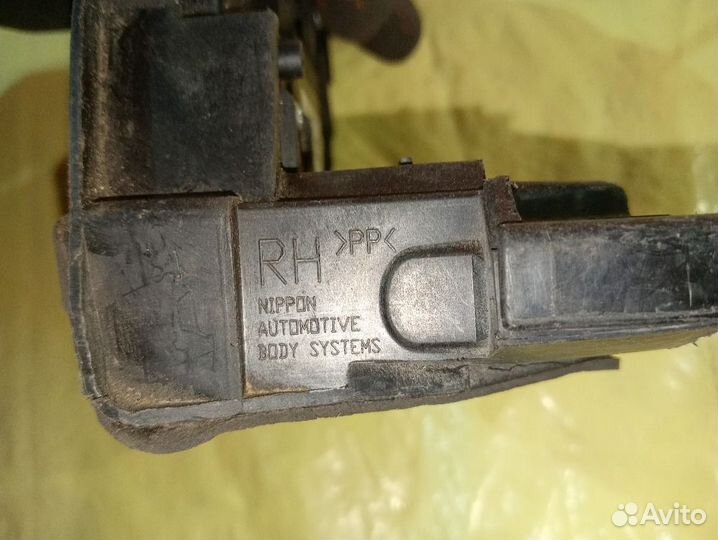 Замок двери задней правой Mazda 3 BK Z6 2005