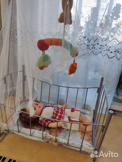 Кровать с балдахином для кукол