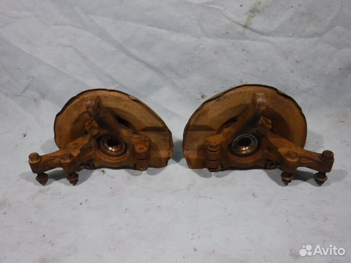 Поворотный кулак левый Lancer 10 / Лансер