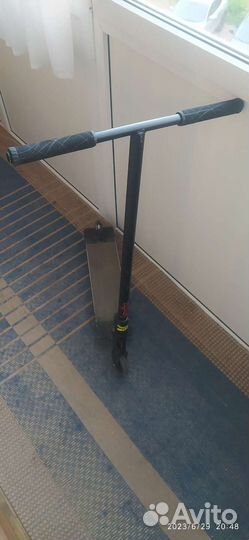 Трюковой самокат tech team infected