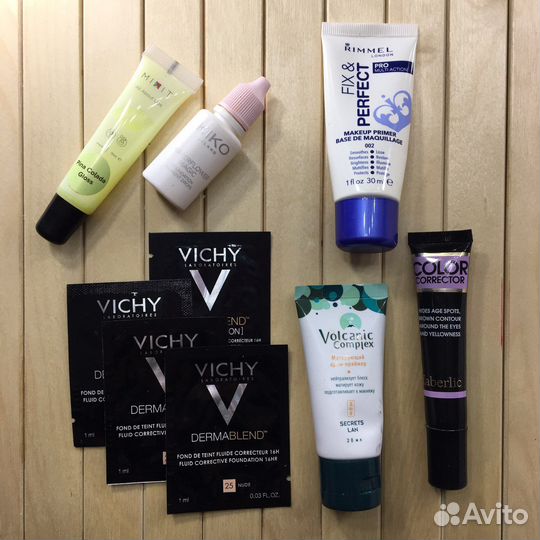 Косметика в коробке, в подарок кисти и пробники