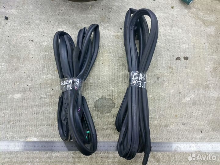 Уплотнитель двери передний правый Mitsubishi Galan