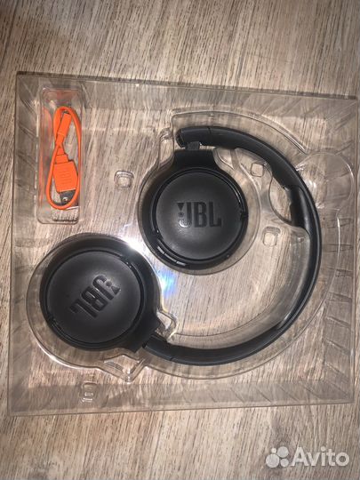Беспроводные наушники jbl tune