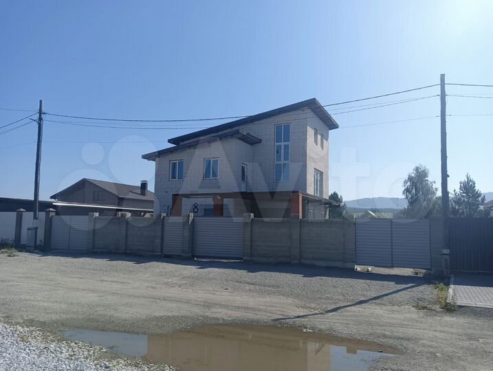 Коттедж 233,8 м² на участке 10 сот.