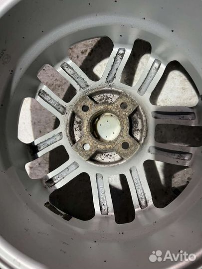 Продам комплект литых дисков R15