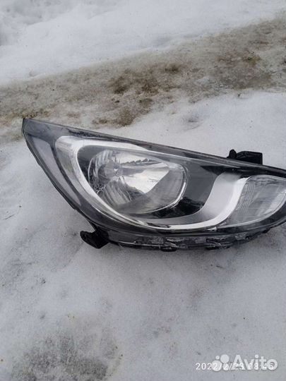 Фара на легковой авто