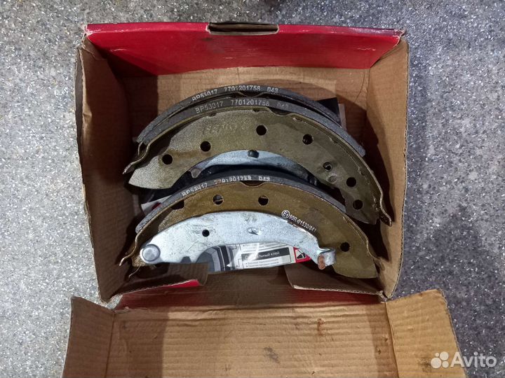 Продам задние колодки для renault