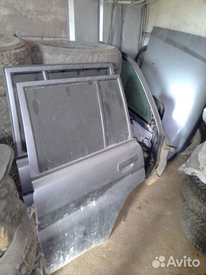 Двери Митсубиси пинин(ио)