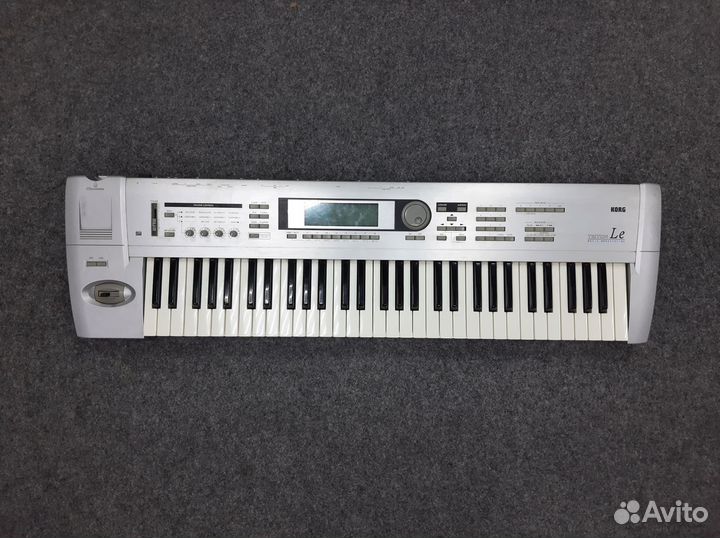 Синтезатор korg triton Le 61