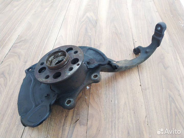 Кулак передний левый Mercedes W221 С216 4 Matic