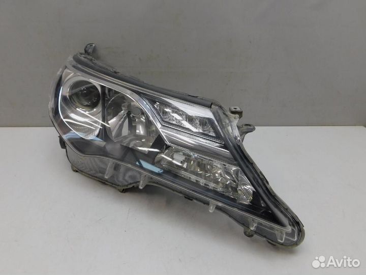 Фара правая Toyota RAV4