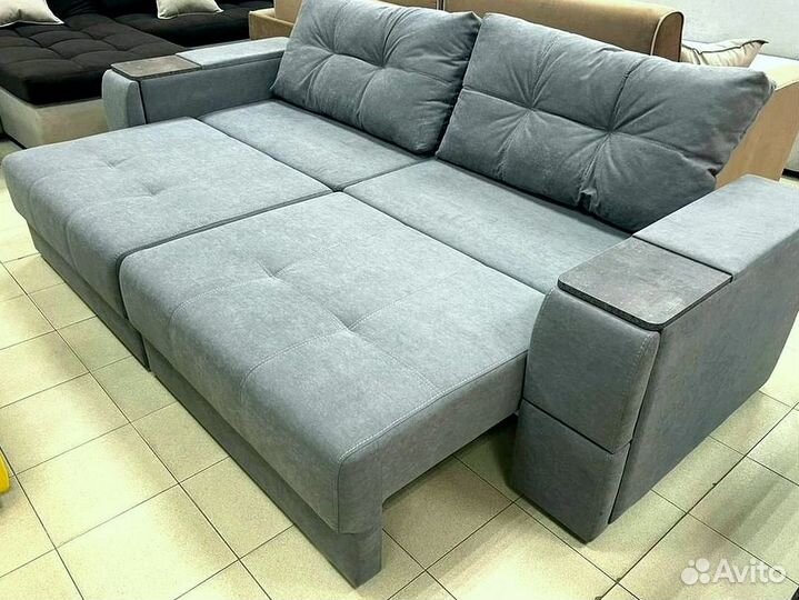 Диван с ящиками и столом