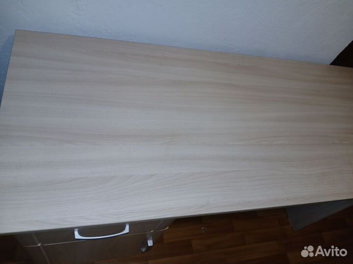 Письменный стол школьный