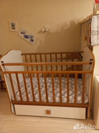 Кровать детская с маятником и ящиком