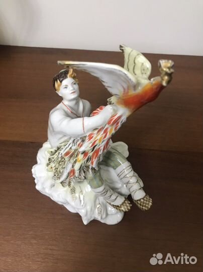 Статуэтка фарфор